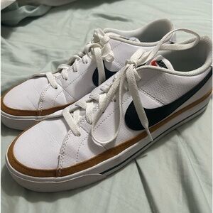 Nike Court Legacy